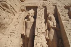 Dag-11-Abu-Simbel-029-tempel-Nefertari-gewijd-aan-Hathor