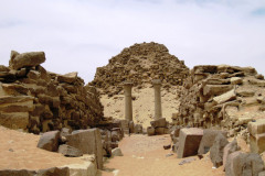 02-Sahoere-piramide-met-dodentempel