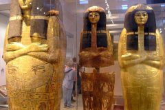 P1180340-BM-The_coffins_of_Henutmehyt.Vivid_