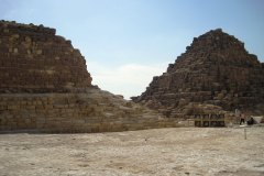 Cheops-koninginne-piramide-2