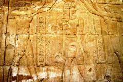 019-Edfu-tempel-binnenplaats-Kopie