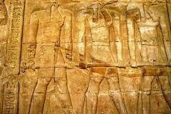 021-Edfu-tempel-binnenplaats-Kopie