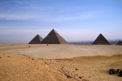 Gizeh-plateau-met-de-piramiden