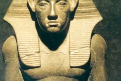 008.-Detail-beeld-van-Amenemhat-III