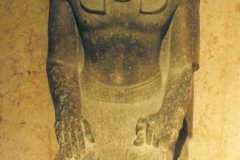 018.-Beeld-van-Amenhotep-III