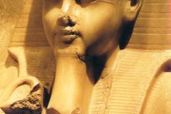 027.-Beeld-van-Albast-detail-Amenhotep-III