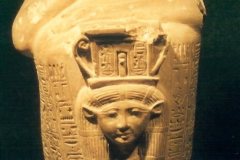 031.-Offerstele-aan-Hathor