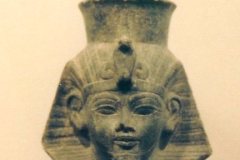 035.-Kopje-van-beeldje-van-Amenhotep-III