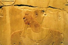 039.-Toetmosis-II-op-het-reliefblok-in-Luxor-museum