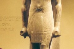 092.-Beeld-van-Amenhotep-III-uit-het-Cachatte-van-Luxor-tempe