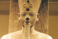 093.-Detail-van-het-het-beeld-van-Amenhotep-III