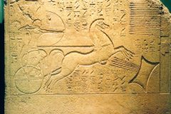 115.-Amenhotep-II-op-zijn-strijdwagen-19-05-04