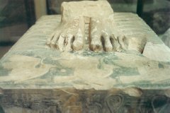 11.Djoser-met-de-9-regenboog-volkeren-Museum-Cairo