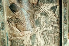 138m.-Familie-Stele