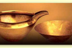 19d.-Kannetje-en-bakje-goud-van-Hetepheres