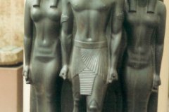 25.-Triade-van-Menkaure