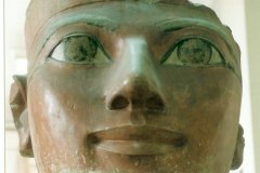 65.-Hatsjepsoet-kop-van-het-3e-terras-Museum-Cairo
