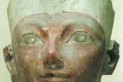 66.Hatsjepsoet-kop-van-het-3e-terras-Museum-Cairo