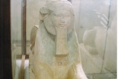 74.Sfinx-van-Hatsjepsoet-vooraanzicht-Museum-Cairo