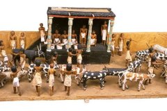 Tellen-van-het-vee-Oude-rijk-Meketie-zijn-zoon-en-4-schrijvers-h.55cm-w.72-cm.-L172cm-Cairo-museum