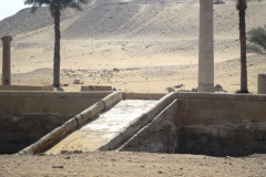 02-Oenas-daltempel-5de-dynastie