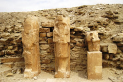 08-Beelden-van-Djoser-op-het-Hebset-veld