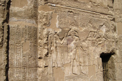 07-Esna-tempel-buitenkant