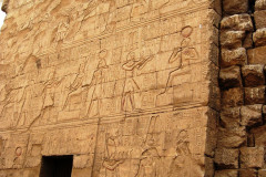 08-Esna-tempel-buitenkant