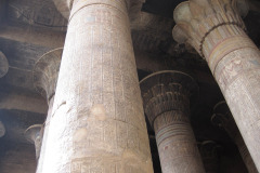 19-Esna-tempel-binnen