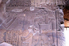 24-Esna-tempel-binnen