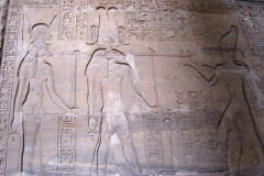 25-Esna-tempel-binnen