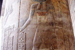 27-Esna-tempel-binnen