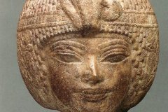 15-Kopje-van-een-knielbeeld-van-Amenhotep-III