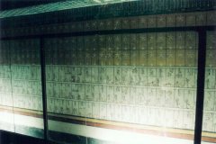08-KV34-De-muren-spreken-Voorkamer