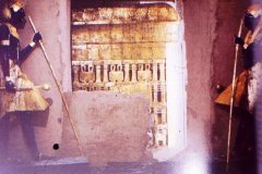 20-KV62-De-muur-is-half-afgebroken