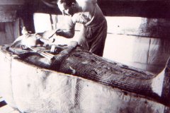 25-KV62-Carter-bij-de-open-kist