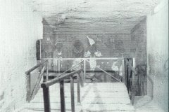 27-KV62-Voorkamer-met-het-houten-hekje