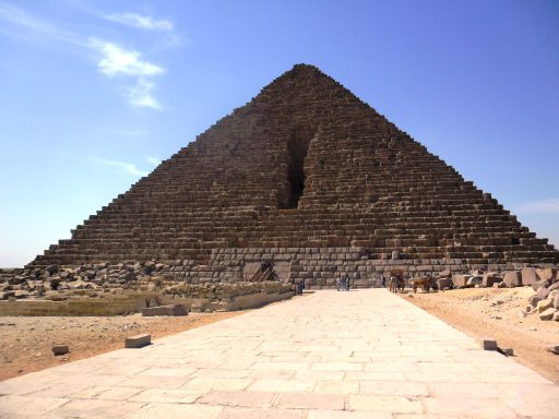 Menkaure_piramide