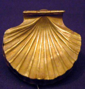 Sechemset_gouden_schelp