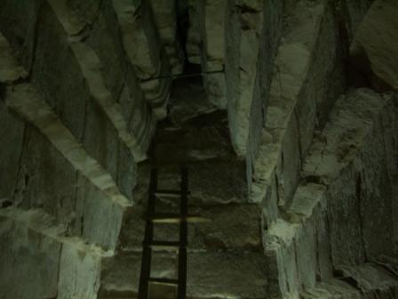 Snofroe_Meidoum_piramide_intern