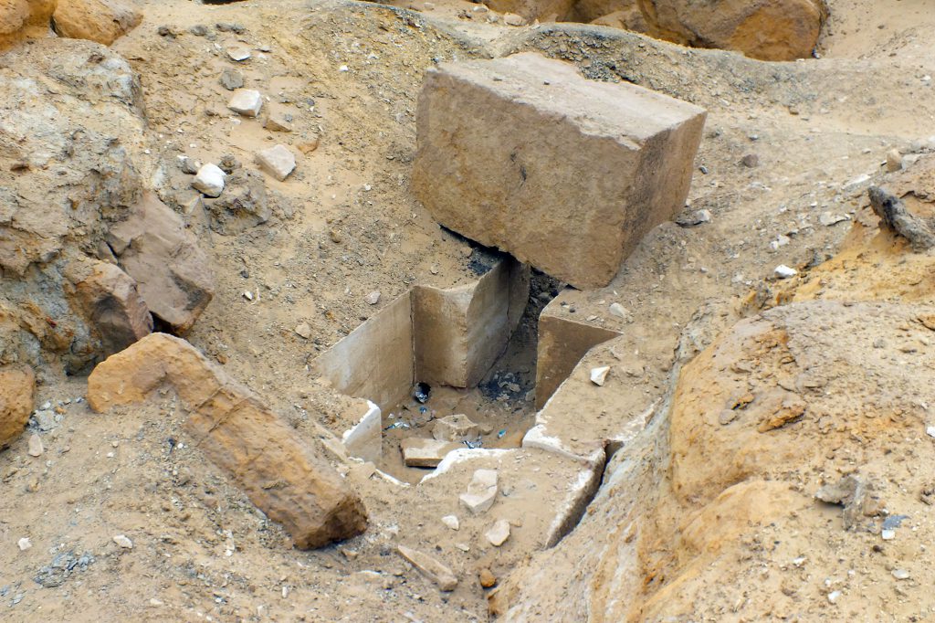 Ameny Kemaoe_piramide2