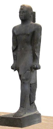 Taharqa_among_statues_of_Napatan_kings