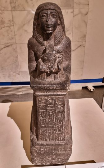 Statue_of_Vizier_Paser_CG42156